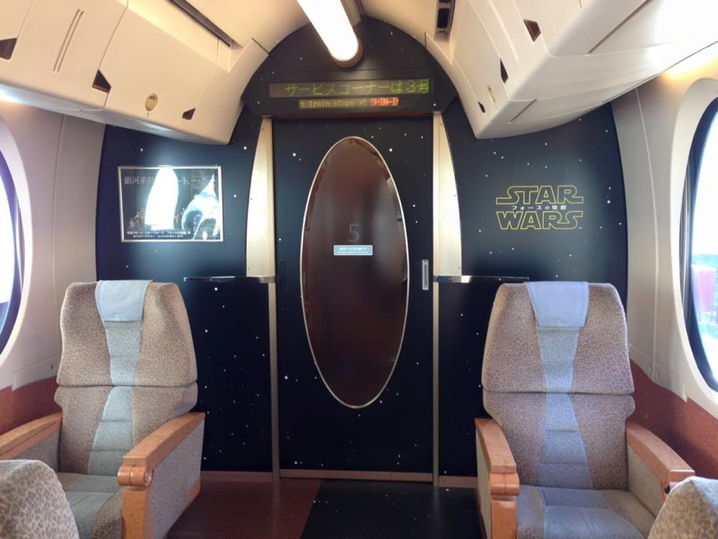 Illustration for article titled All Aboard Japan's Star Wars: The Force Awakens Train